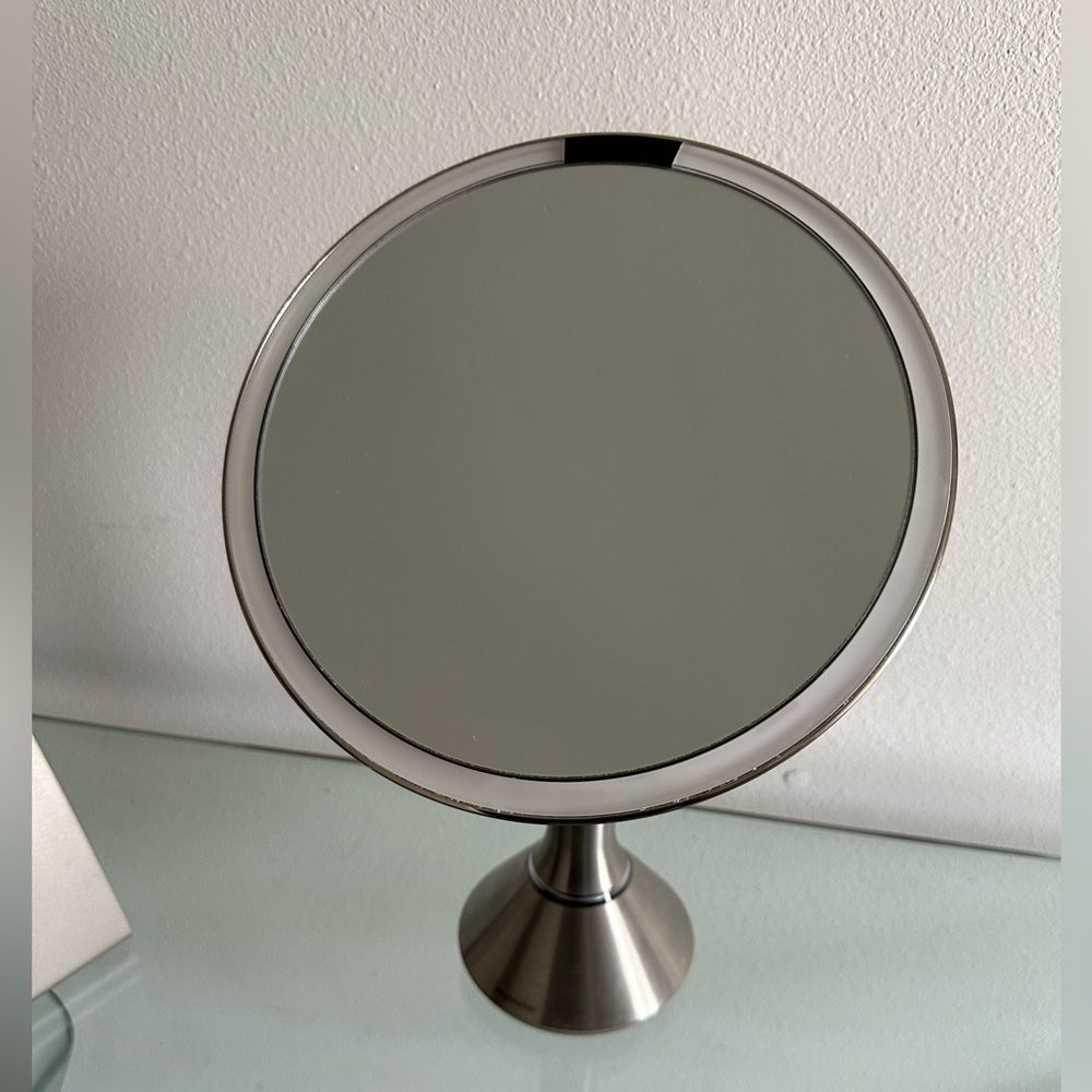 Simple Human Magnifying Lighted Vanity Mirror With Adjustable Stand